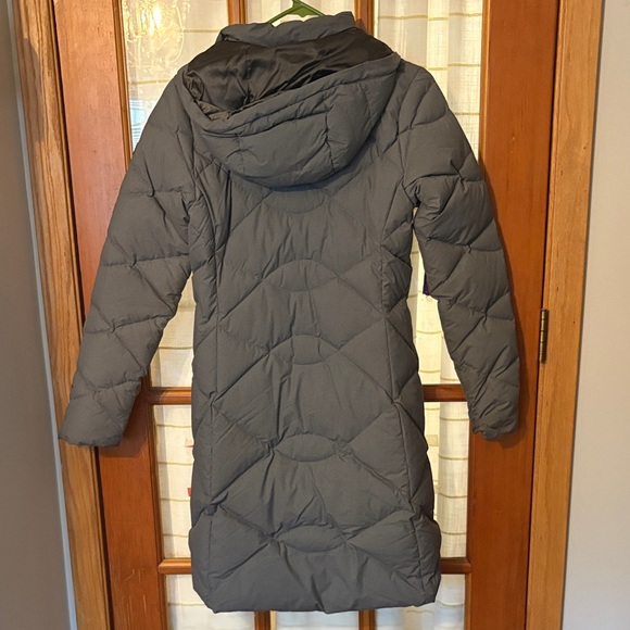 The North Face Women's Charcoal Puffer Coat - Picture 4 of 4